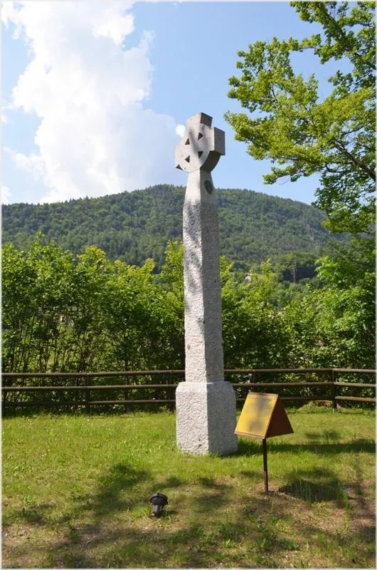 L'obelisco con la croce